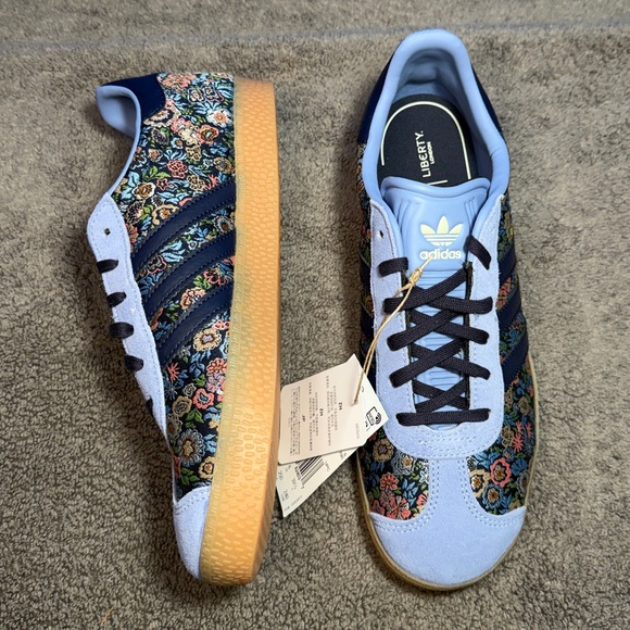 Adidas gazelle j
London floral embroidery 
Brand new - Picture 5 of 13